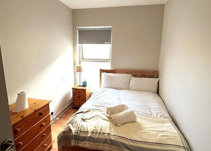 Centrally Located Two Bed Apartment - Sleeps Four